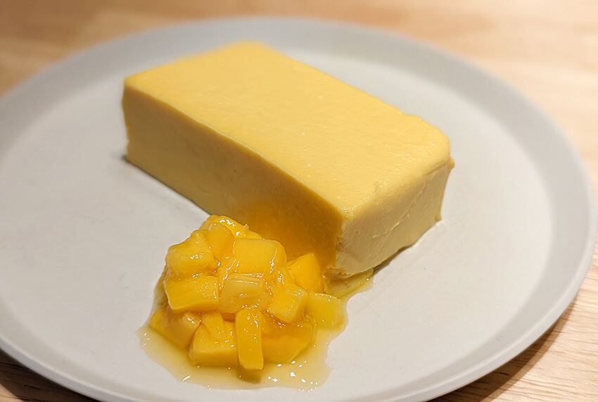 Cafe965 6月期間限定マンゴーをたっぷり使用したグルテンフリーのチーズテリーヌ発売 株式会社クロコ